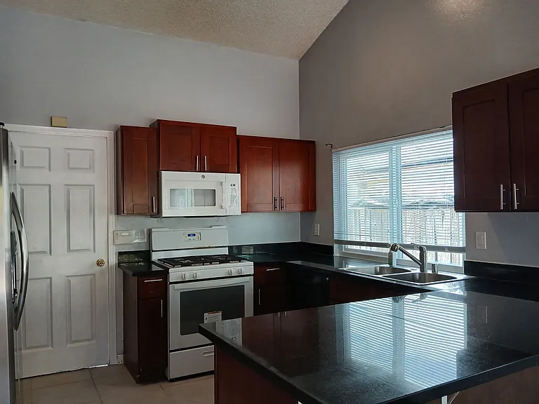 400 Mokelumne Dr — Photo 11