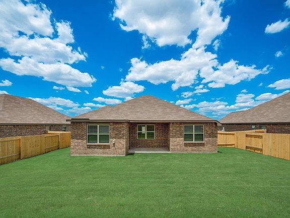 3rd image of 1800 Persimmon Dr