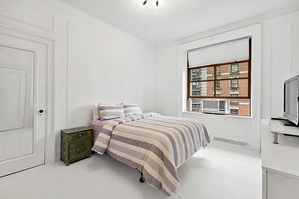 Rented by Douglas Elliman | media 14