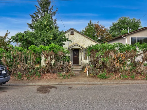 322 Linden Ave, Kamloops, BC V2B 2M9