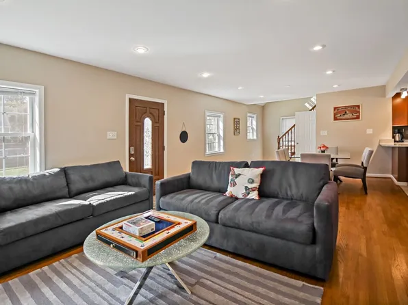 808 W Broad St #Id1395516p, Falls Church, VA 22046