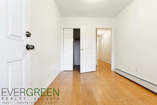 Rented by Safdie Realty Group | media 29