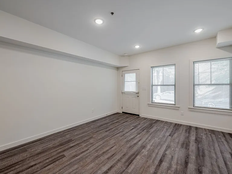 811 Douglas St #107 — Photo 6