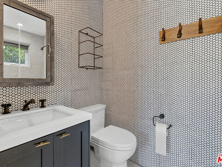 729 N Bedford Dr — Photo 38