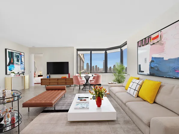 415 East 37th Street 31D image 2 of 22