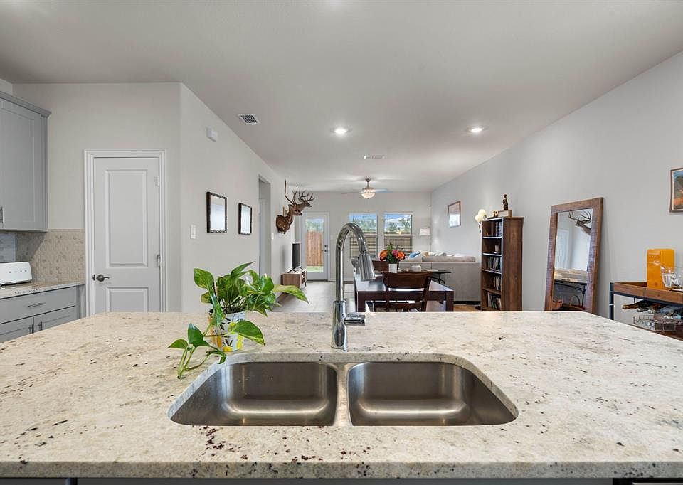 1st image of 207 Greenbriar Dr #207