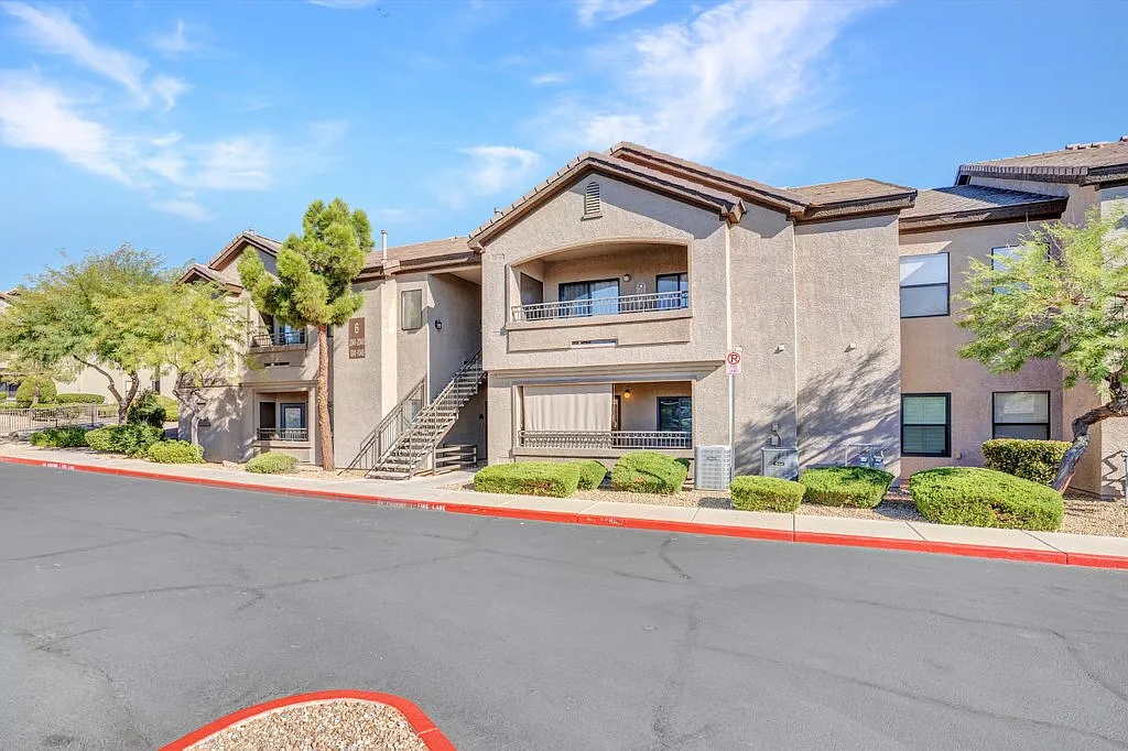 8250 N Grand Canyon Dr — Photo 1