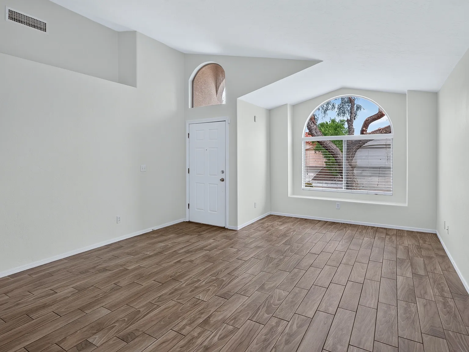 4 bed, 1812 sqft, $1,850 — Photo 4