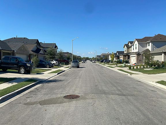 5th image of 335 Andover Ln