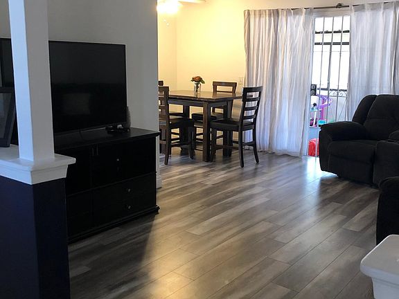 4th image of 11768 Glencrest Dr