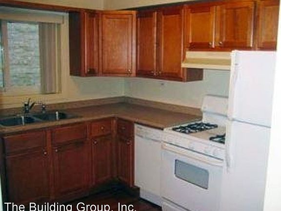 4th image of 528 W Wellington Ave #201