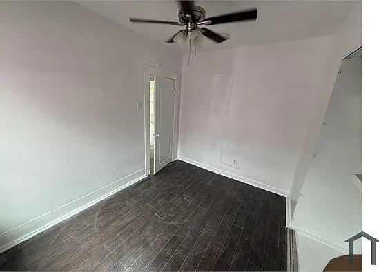 2729 E Commerce St — Photo 23