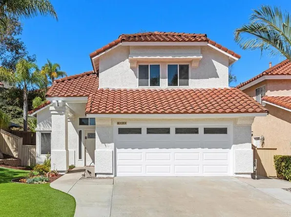 1715 Landing Dr, Vista, CA 92081