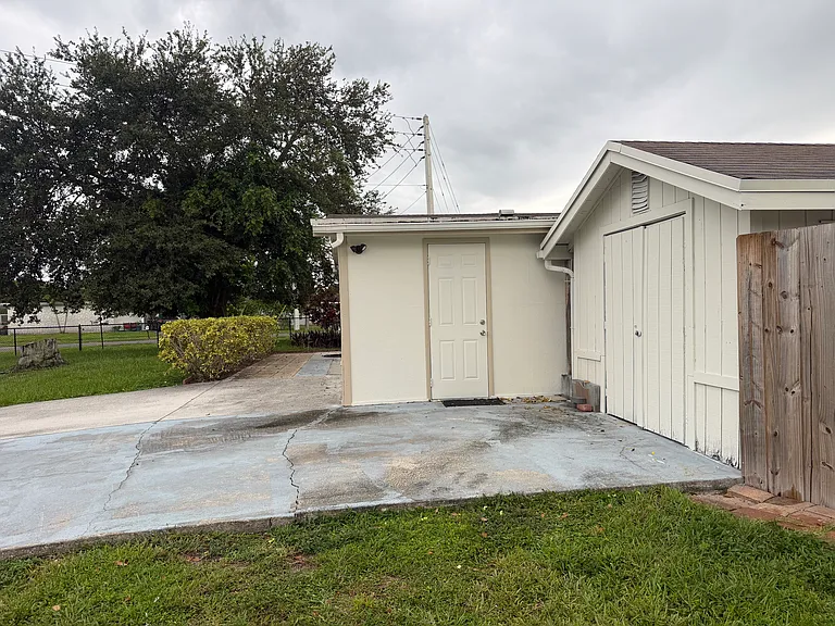5763 Purdy Ln — Photo 10