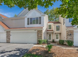 135 Locksley Dr, Streamwood, IL