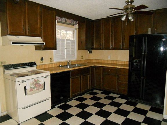 4th image of 500 Laurel Park Ave