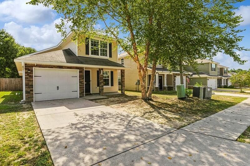 1st image of 412 Eisenhower Dr