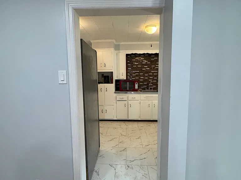98 W 27th St — Photo 11