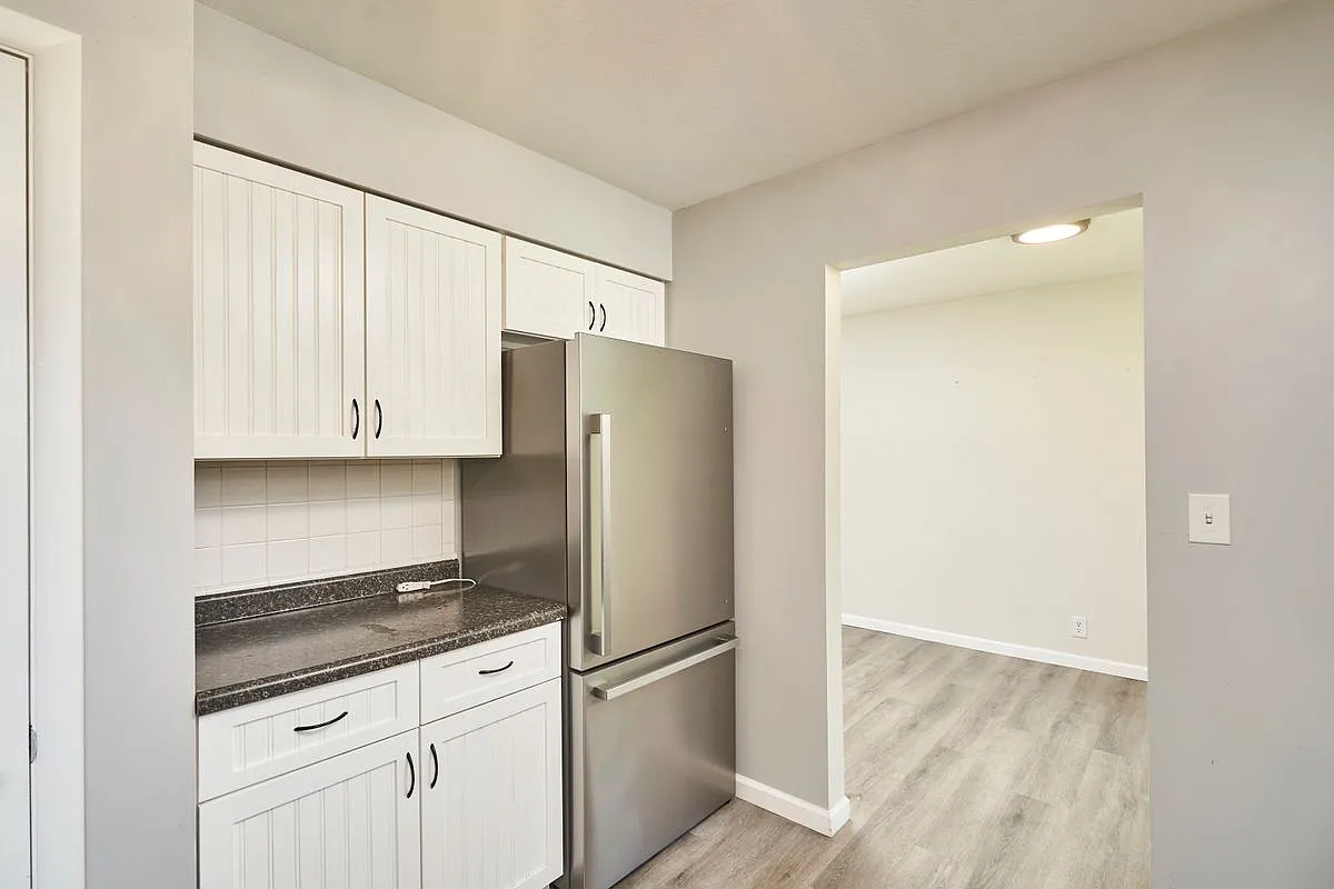 3 bed, 2.0 bath, 1360 sqft, $2,700 — Photo 4