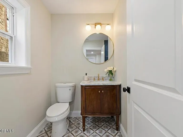 824 Dunlewy St — Photo 20