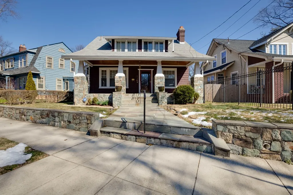 1357 Montague St NW photo 1