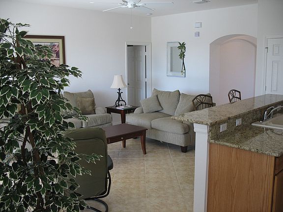 BreakfastBar/Family Room