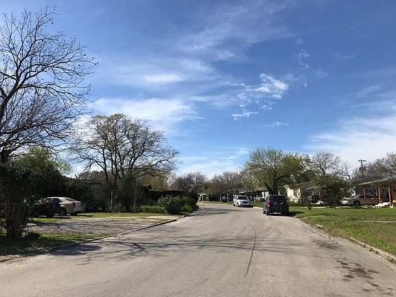 4th image of 202 Marquette Dr