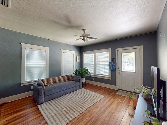 4th image of 704 Cameron Ave