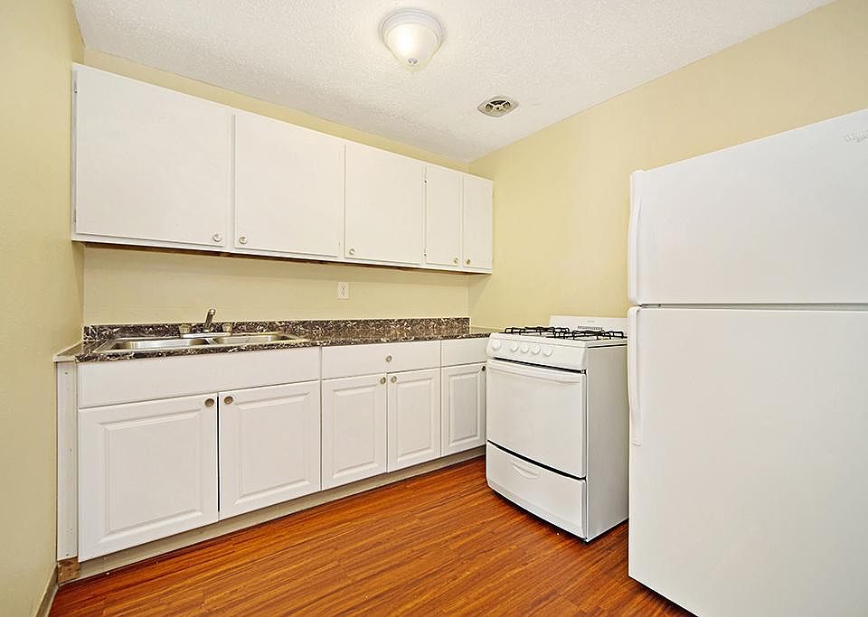 1st image of 9818 Kenwood Dr SW APT 10