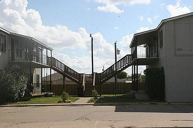 2nd image of 1711 Woodard Ave