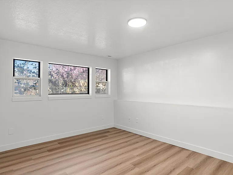 2164 N 1450 E — Photo 22