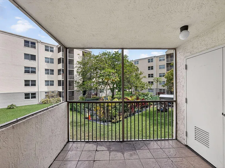 8353 Lake Dr #204 — Photo 5
