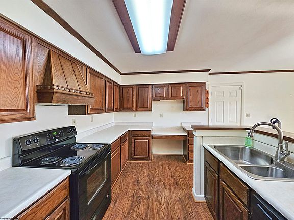 3rd image of 603 Deerfield Dr