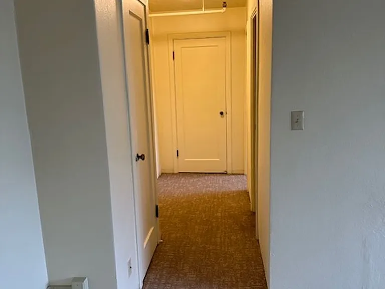 Eugene Manor Apartments — Photo 38