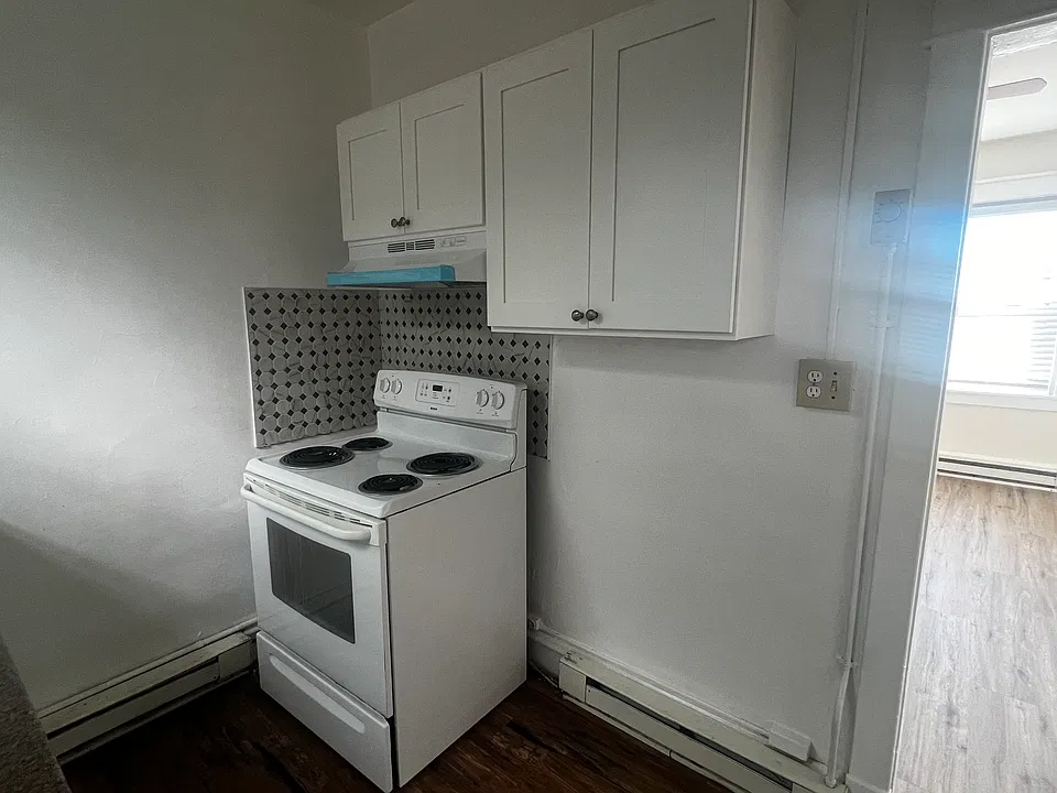201 W 21st St #2