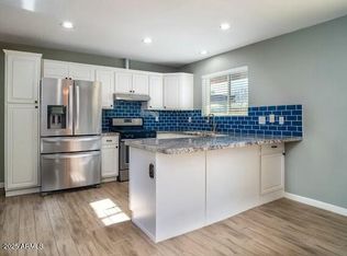 2215 E Des Moines Cir, Mesa, AZ 85213