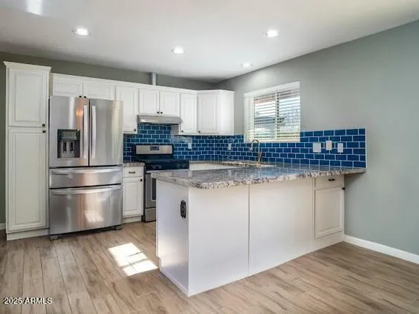 2215 E DES MOINES Circle, Mesa, AZ 85213