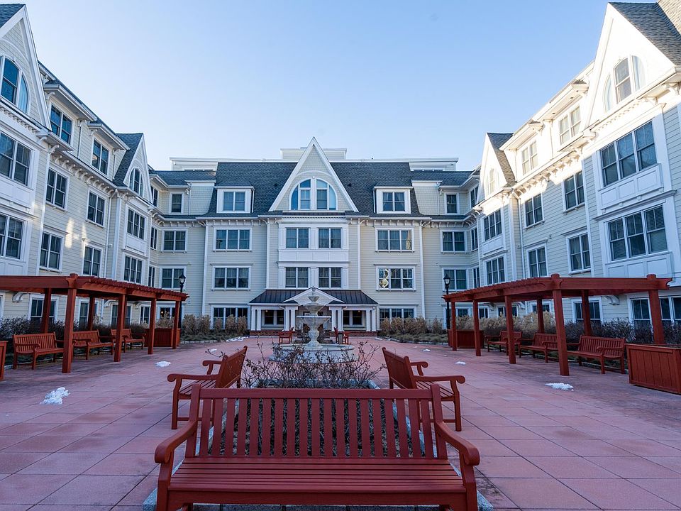 1st image of 225 Stanley Ave #204