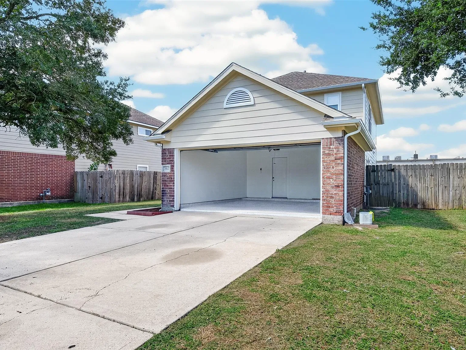 3 bed, 2.5 bath, 1600 sqft, $2,100 — Photo 3
