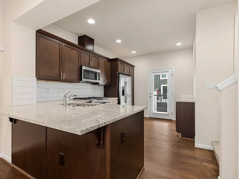3420 SW Graham St #1003 — Photo 6