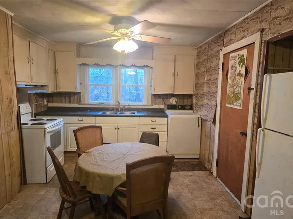 117 Greenvalley Pl NE, Lenoir, NC 28645