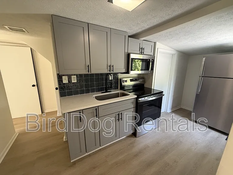 103 Garden Heights Ave #B — Photo 6