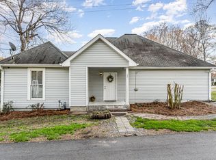 201 Tuckaseege Rd, Mount Holly, NC 28120