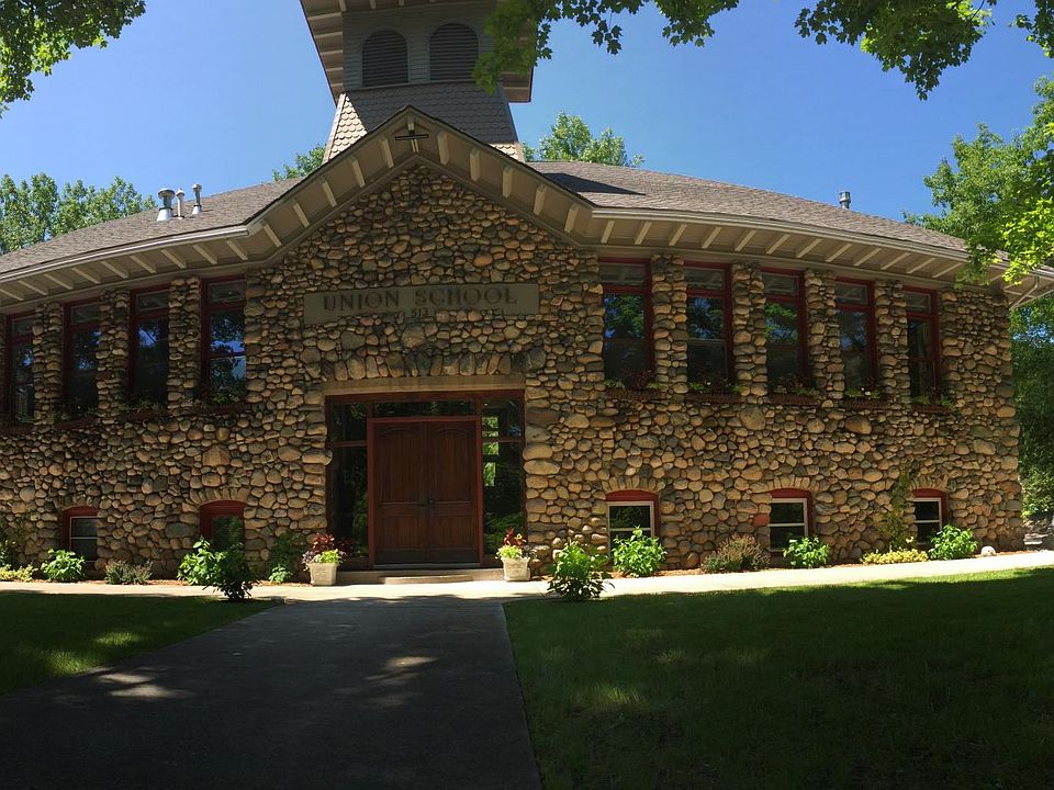 513 N Saint Marys St 3, Suttons Bay, MI 49682 Zillow