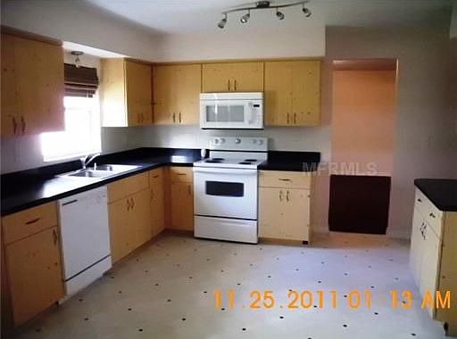 3rd image of 3002 N Lakeshore Ct