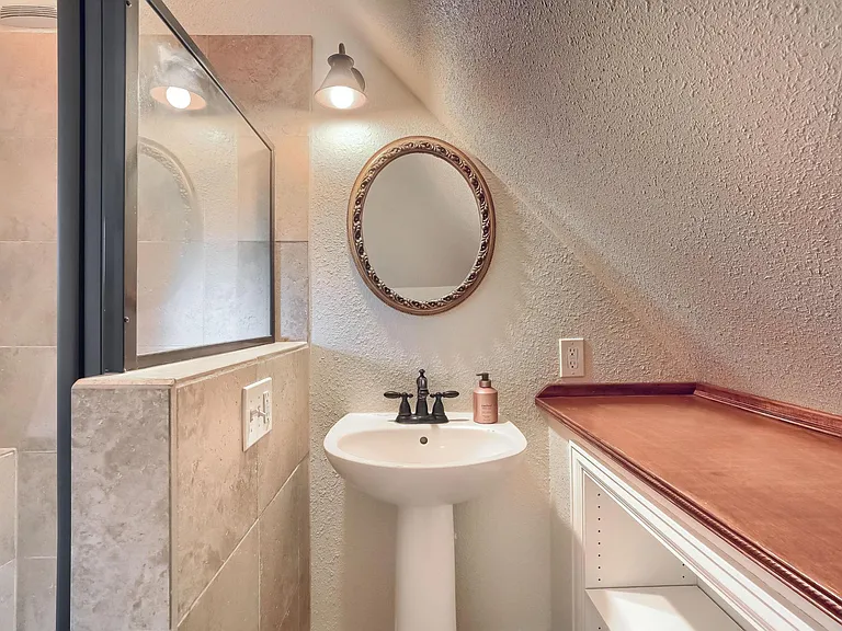 431 W 1st Ave — Photo 21