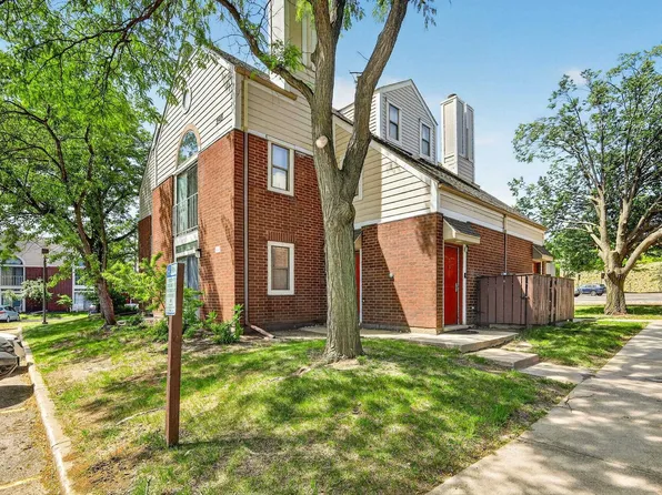 545 Donofrio Dr Unit 8, Madison, WI 53719
