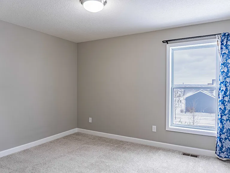 1430 Nutmeg Cir — Photo 32