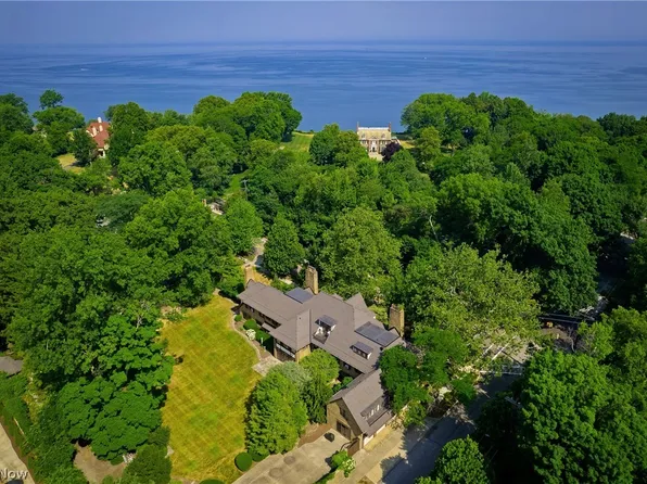 10494 Lake Shore Blvd, Bratenahl, OH 44108