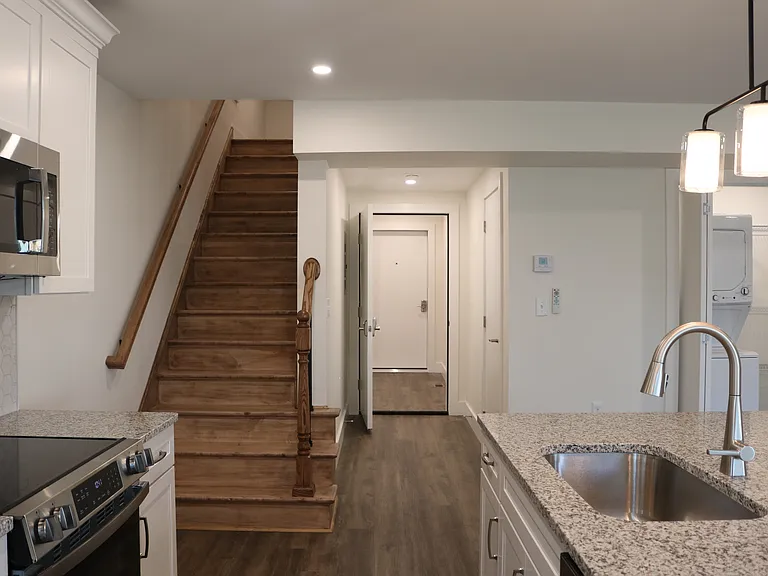 108 W Market St #108C — Photo 8